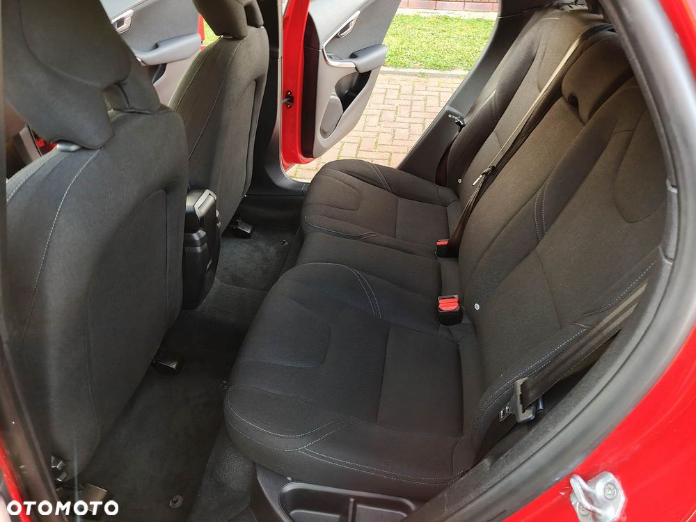 Volvo V40 D2 - 16