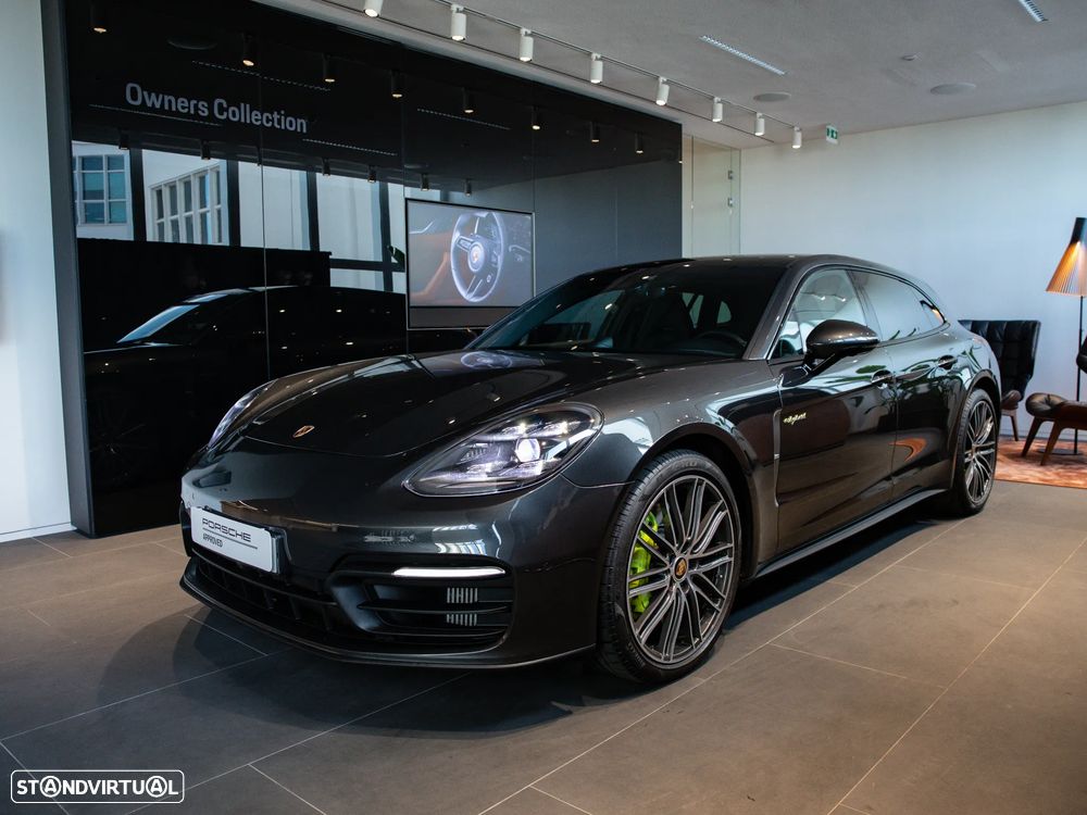 Porsche Panamera Sport Turismo 4 E-Hybrid Platinum Edition PDLS - 3