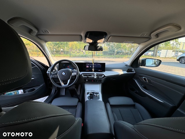 BMW Seria 3 330i xDrive - 8