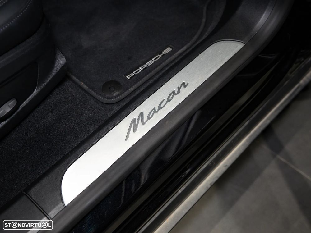 Porsche Macan Electric - 38