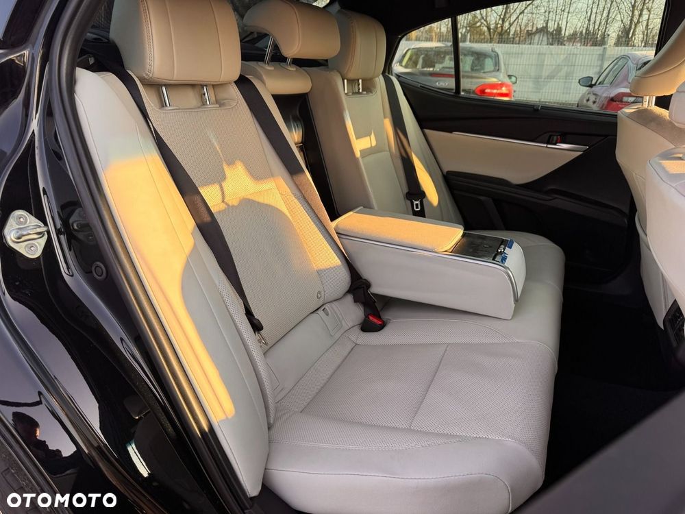 Toyota Camry - 10