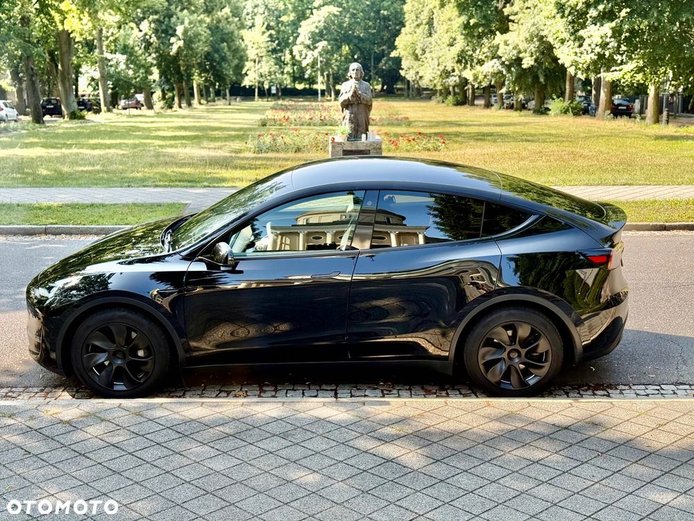 Tesla Model Y - 7