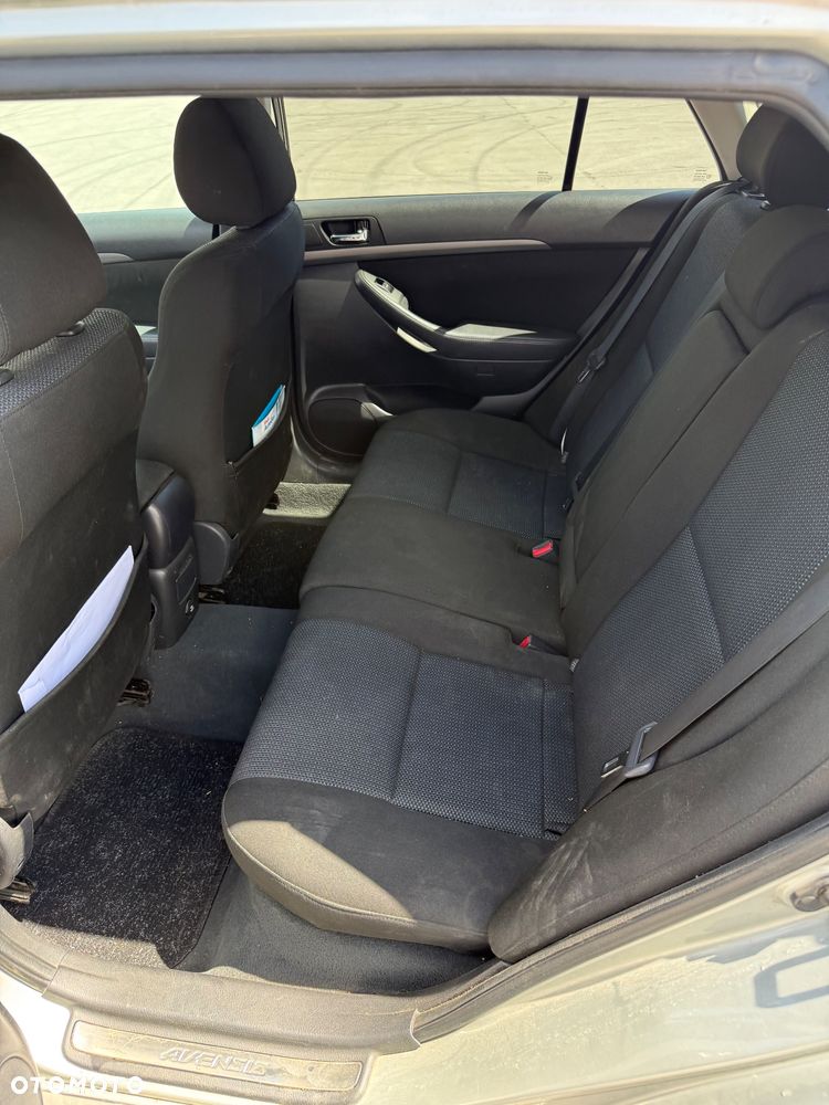 Toyota Avensis 1.8 VVT-i - 9
