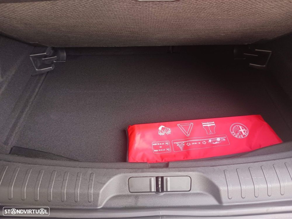 Alfa Romeo Junior 1.2 Speciale eDCT6 - 37