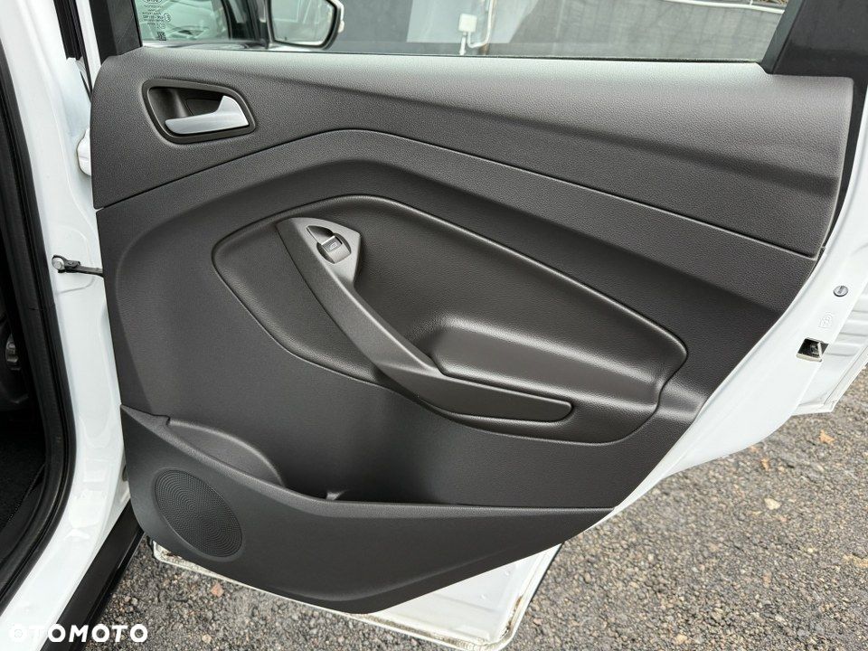 Ford Kuga 1.5 EcoBoost 2x4 Titanium - 34