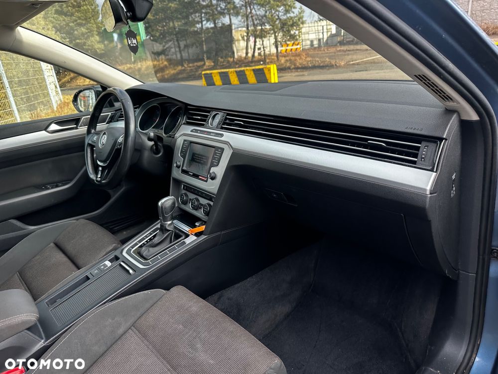 Volkswagen Passat - 17