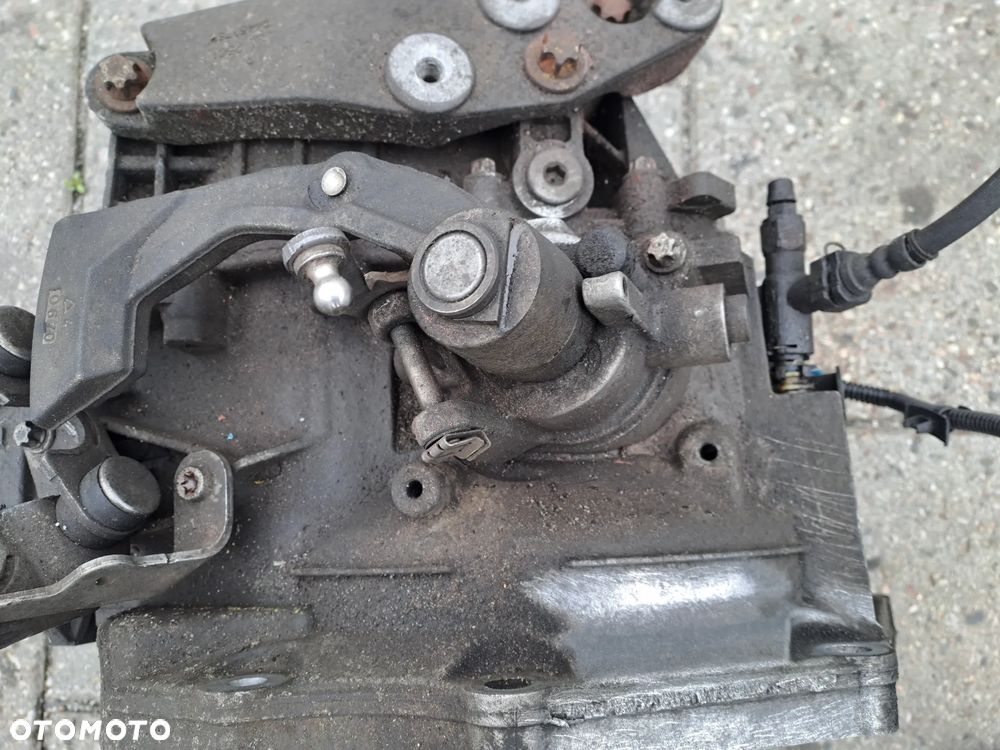 Opel Astra 1.7 CDTi skrzynia biegów M32 55194293  55192042 - 3