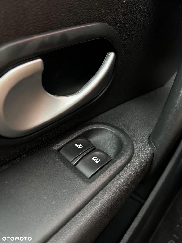 Renault Clio - 32