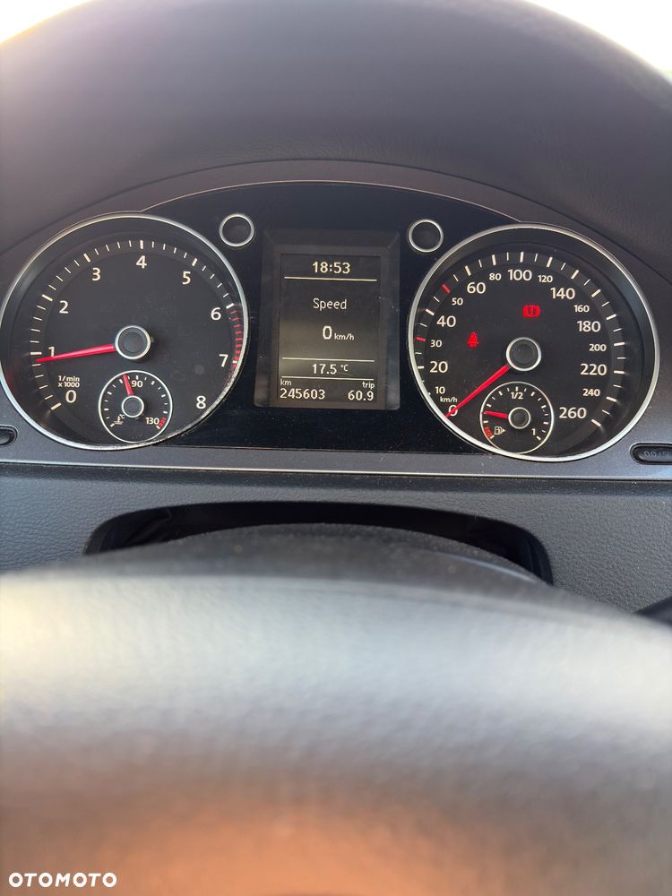 Volkswagen Passat 1.6 Comfortline - 22