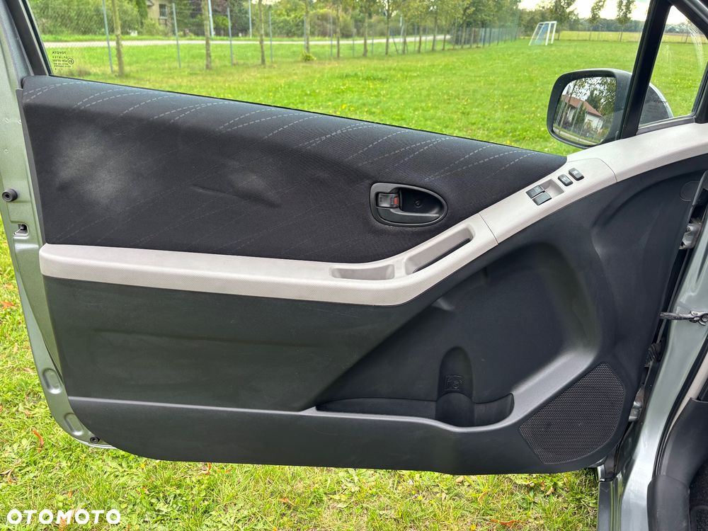Toyota Yaris - 11