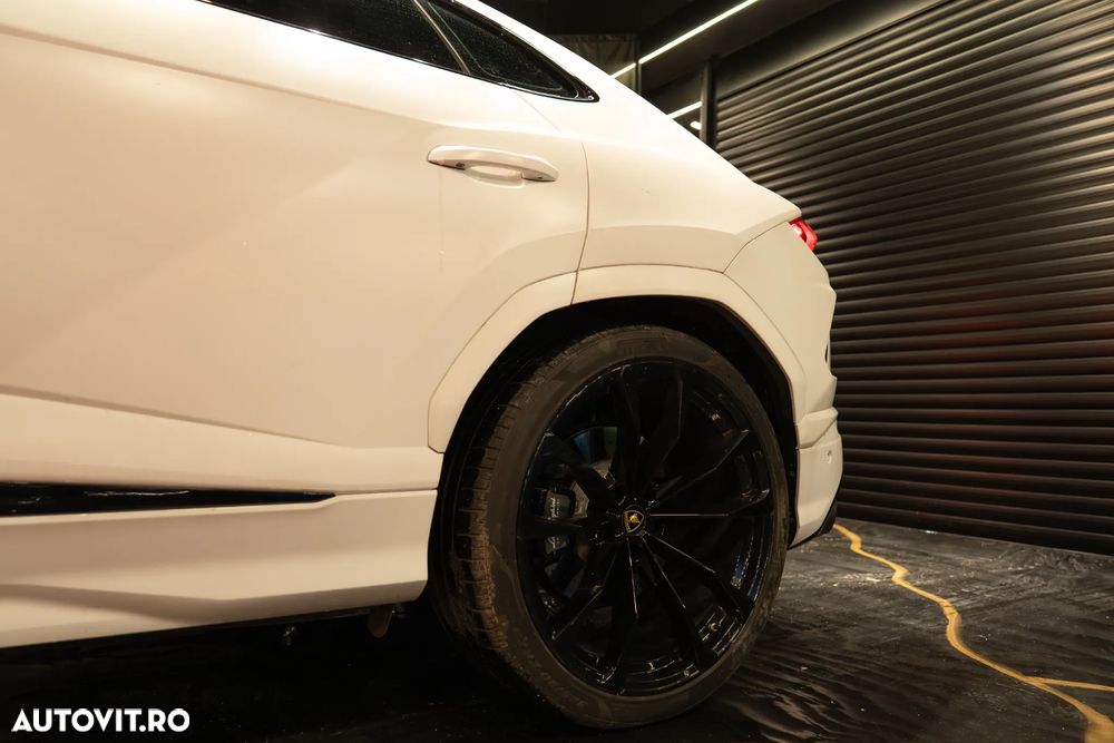 Lamborghini URUS - 12