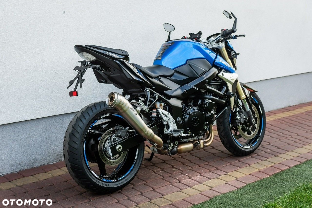 Suzuki GSR - 3
