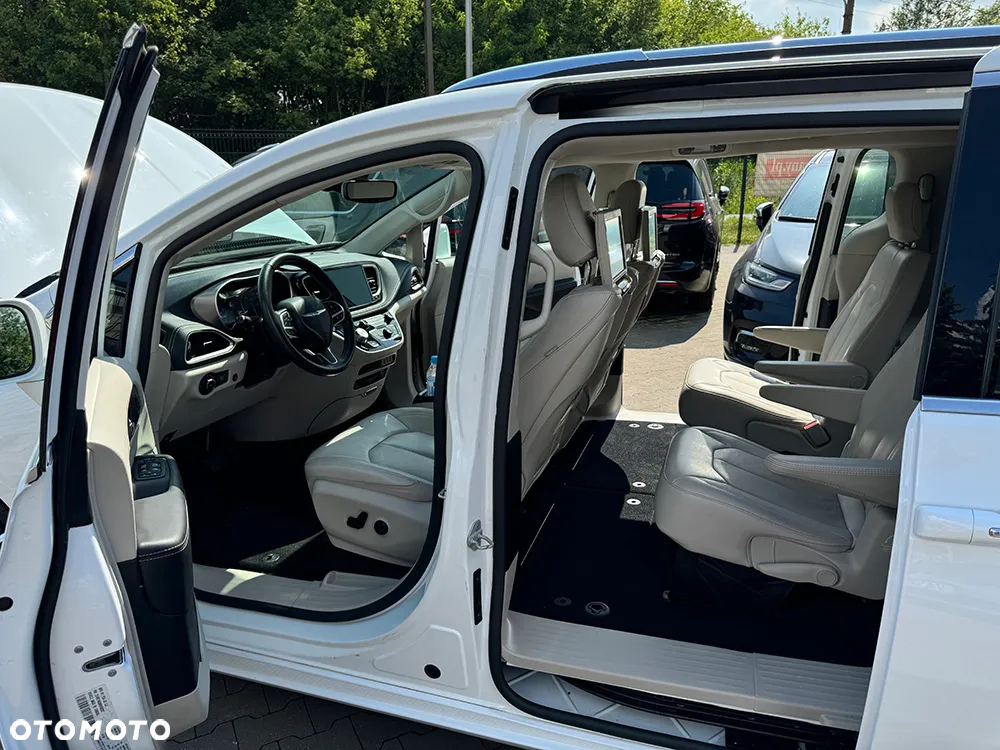 Chrysler Pacifica - 21