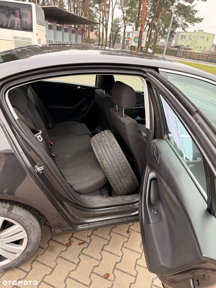 Volkswagen Passat 2.0 TDI Comfortline - 11