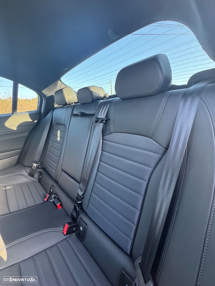 Alfa Romeo Giulia 2.2 D Sprint AT8 - 16