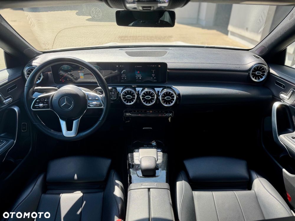 Mercedes-Benz CLA 200 7G-DCT Progressive - 10