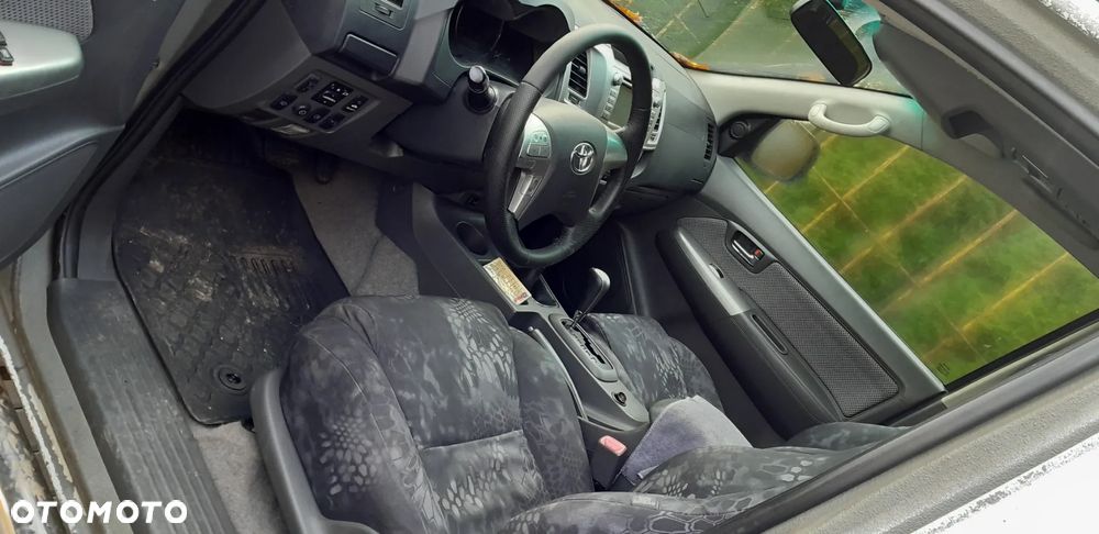 Toyota Hilux 3.0 D-4D SR5-X Platinium - 24