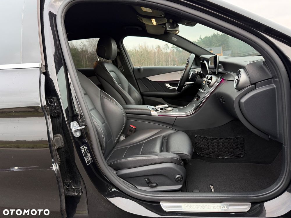 Mercedes-Benz Klasa C 220 d 4Matic 9G-TRONIC AMG Line - 31