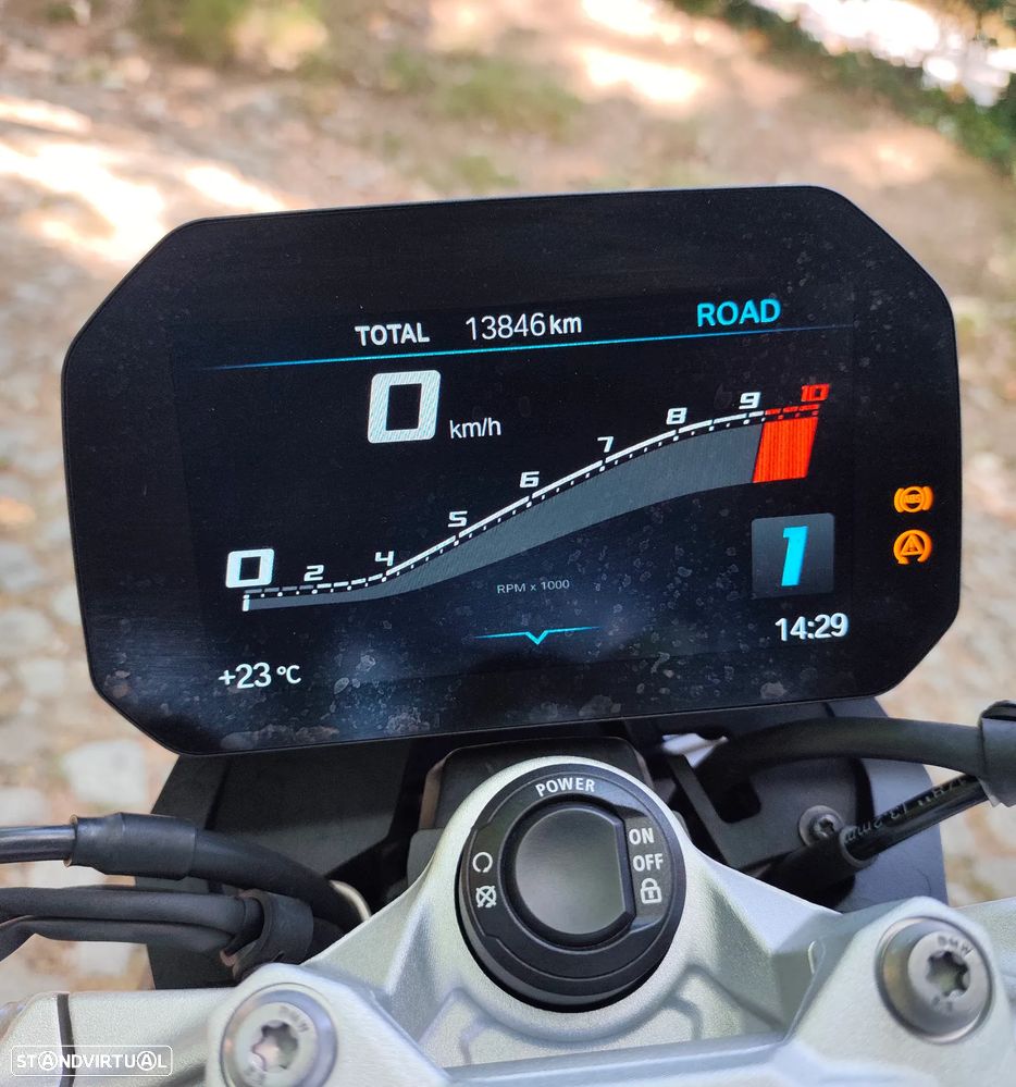 BMW F 900 R Tricolor - 8