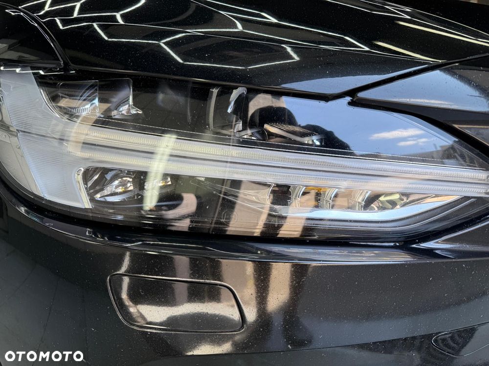 Volvo V90 D4 Momentum Pro - 31