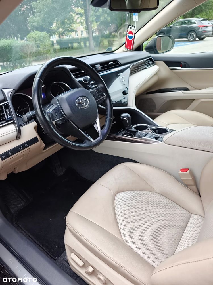 Toyota Camry 2.5 Hybrid Executive CVT - 2