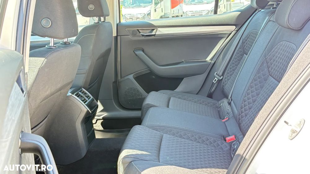 Skoda Superb 2.0 TDI DSG Ambition - 29