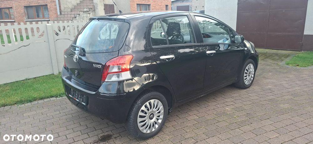 Toyota Yaris 1.0 Entry EU5 - 17
