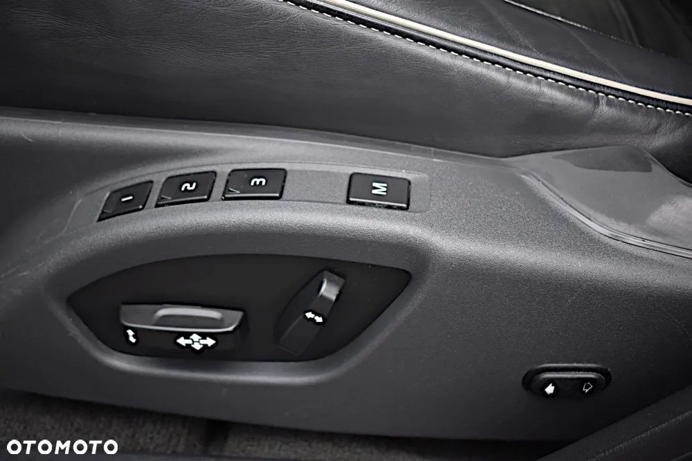 Volvo V60 D4 Geartronic R-Design - 19