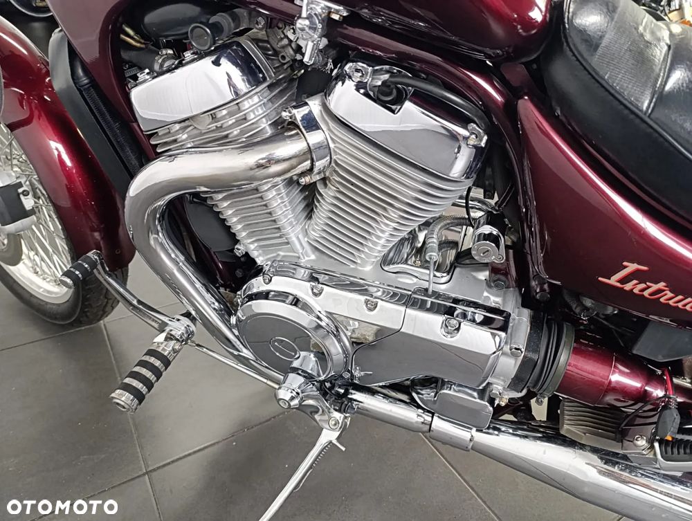 Suzuki Intruder - 14
