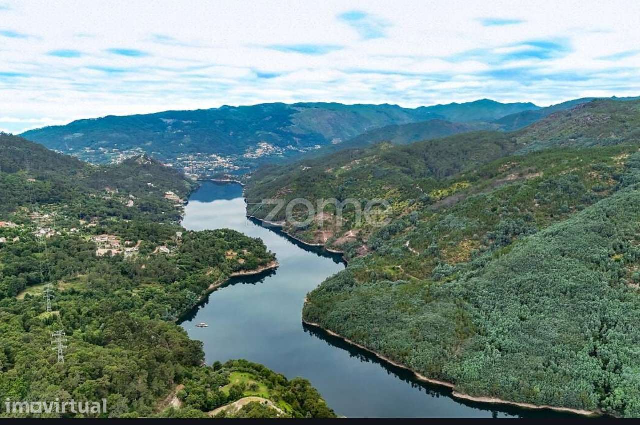 Terreno à Venda - Gerês - Grande imagem: 3/4