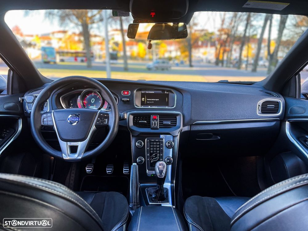 Volvo V40 D2 R Design - 4