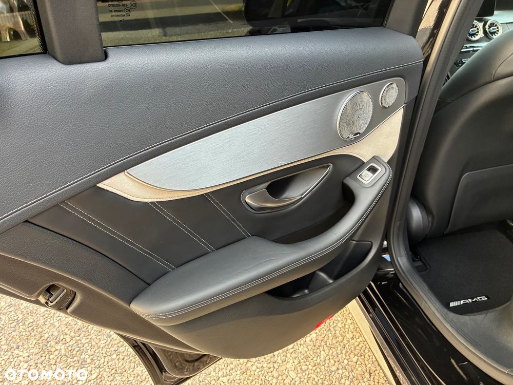 Mercedes-Benz Klasa C AMG 63 S AMG Speedshift 7G-MCT - 27