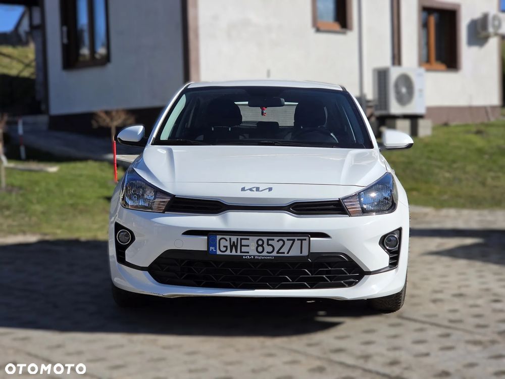 Kia Rio 1.2 L - 12