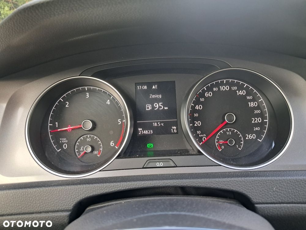 Volkswagen Golf - 6