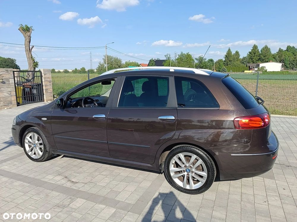 Fiat Croma 1.9 JTD Emotion - 10