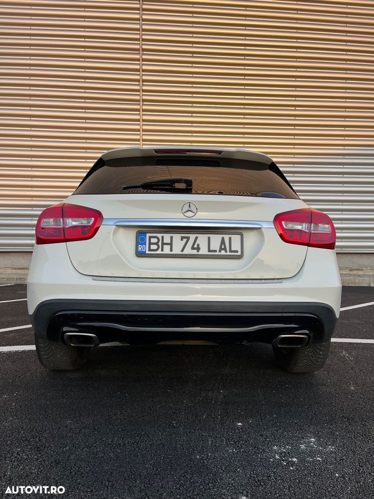 Mercedes-Benz GLA 200 7G-DCT - 4