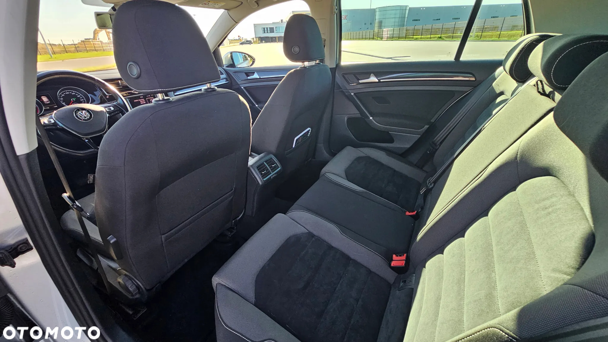Volkswagen Golf 2.0 TDI SCR DSG Highline - 17