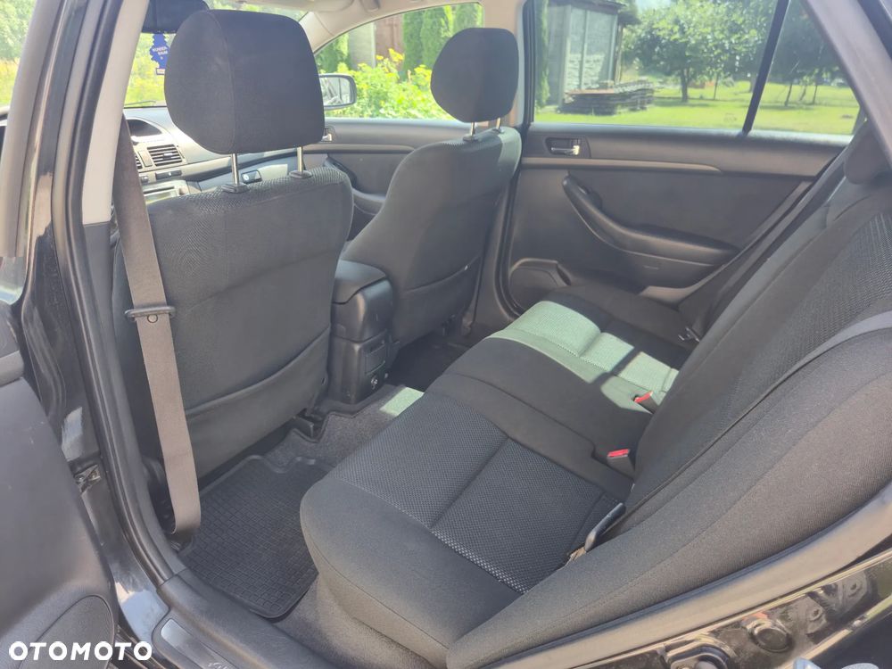 Toyota Avensis 1.8 VVT-i Combi - 7