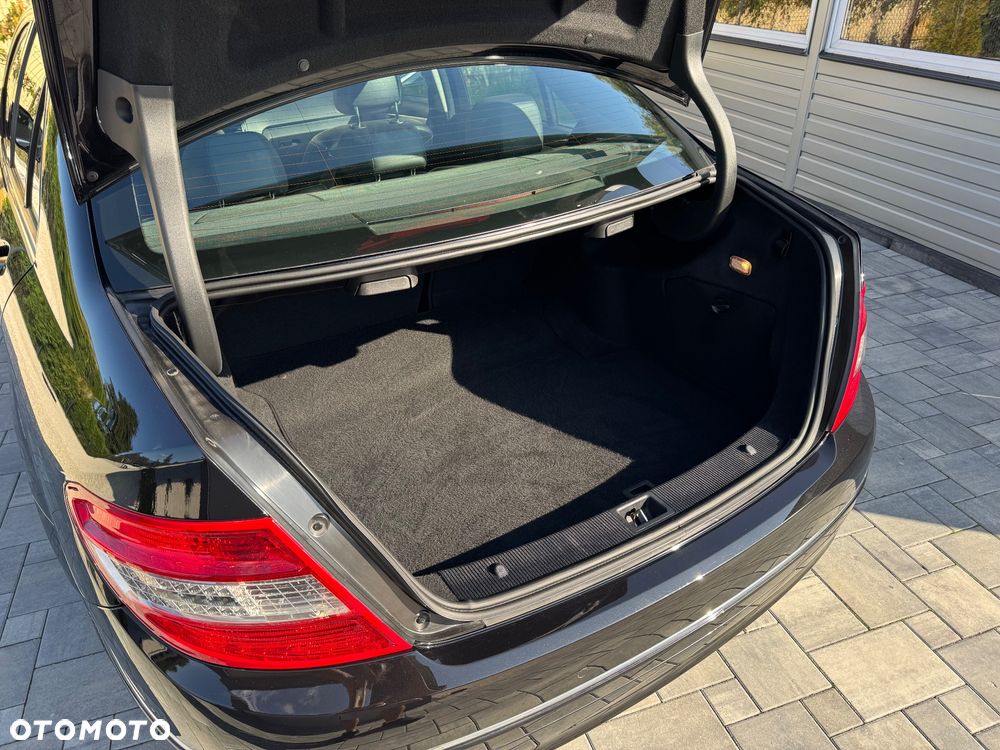 Mercedes-Benz Klasa C 200 T 7G-TRONIC Avantgarde Edition - 29