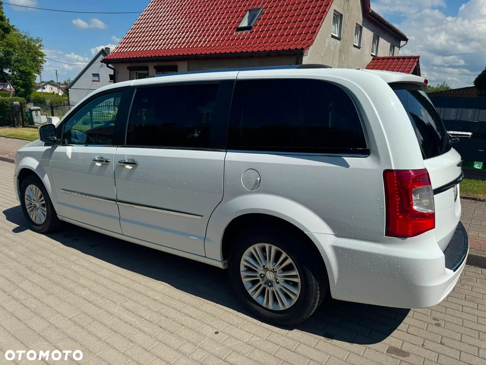 Chrysler Town & Country 3.6 Limited - 7