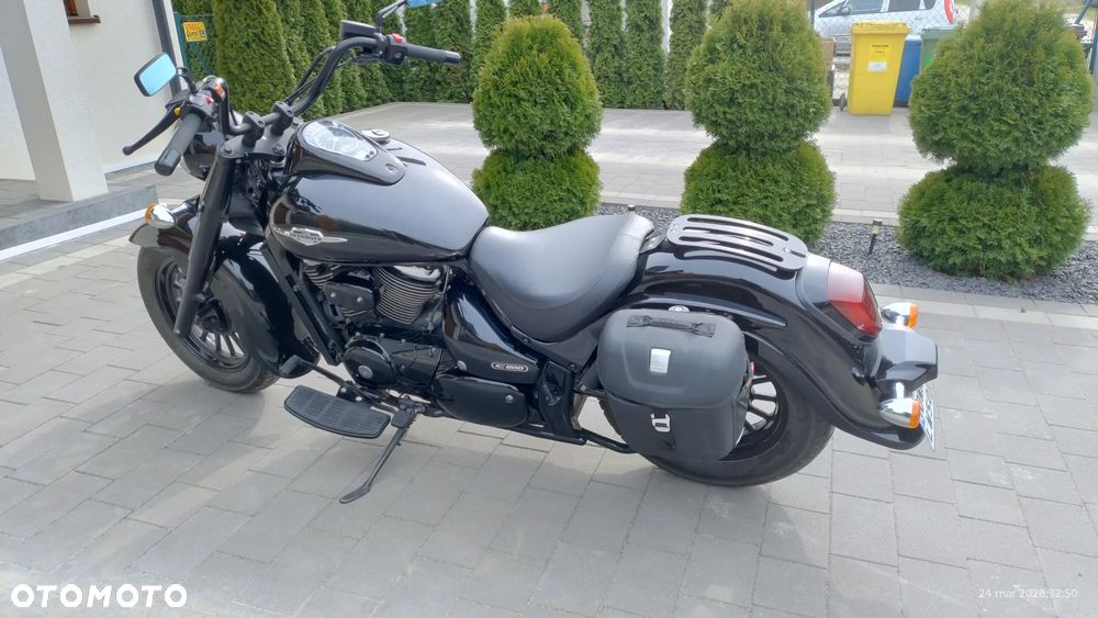 Suzuki Intruder - 2