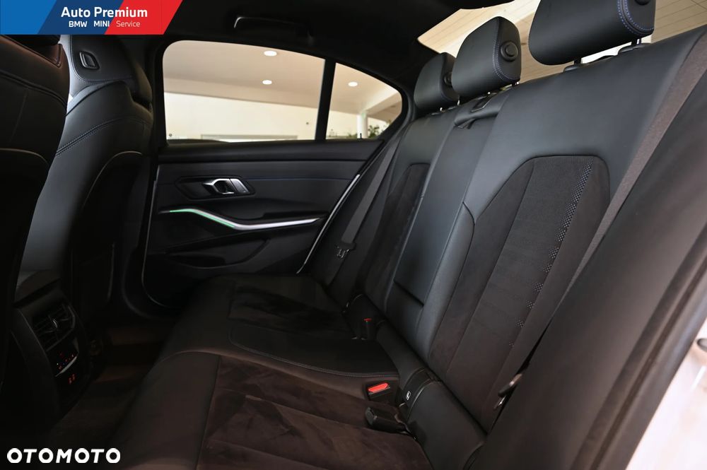 BMW Seria 3 320d xDrive mHEV - 13