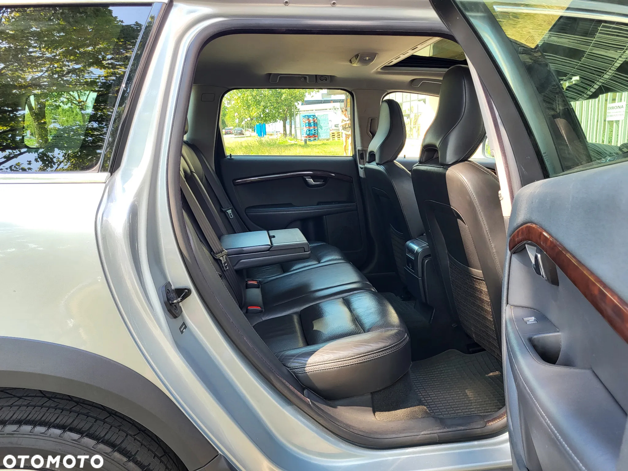 Volvo XC 70 T6 AWD Momentum - 31