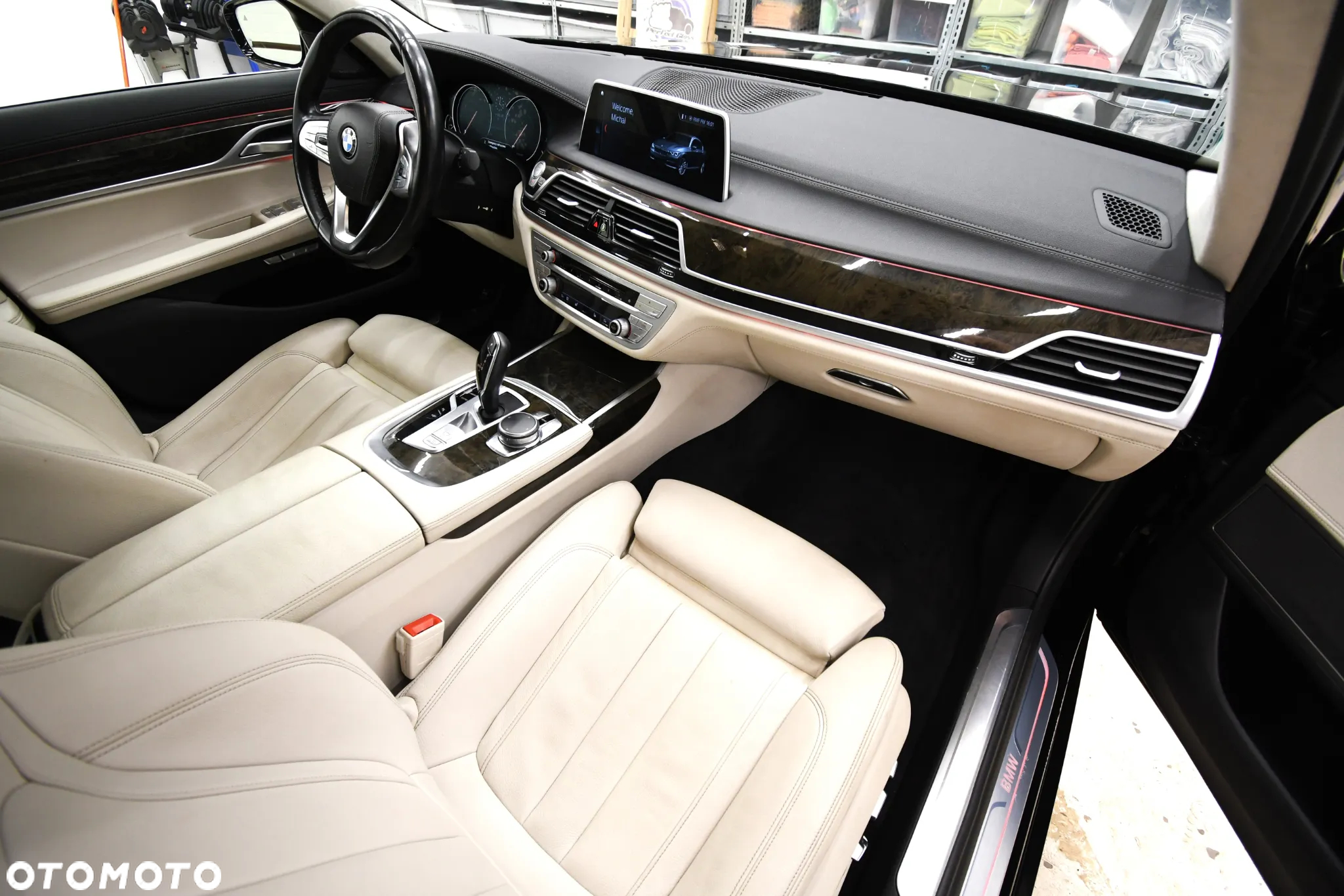 BMW Seria 7 750Li xDrive - 16