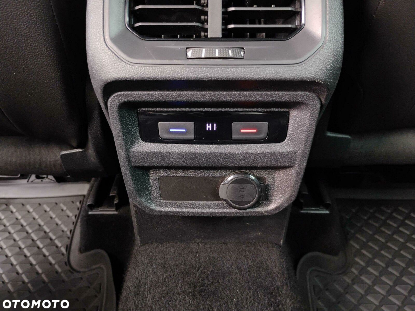 Volkswagen Tiguan 2.0 TDI SCR 4Mot R-Line DSG - 32