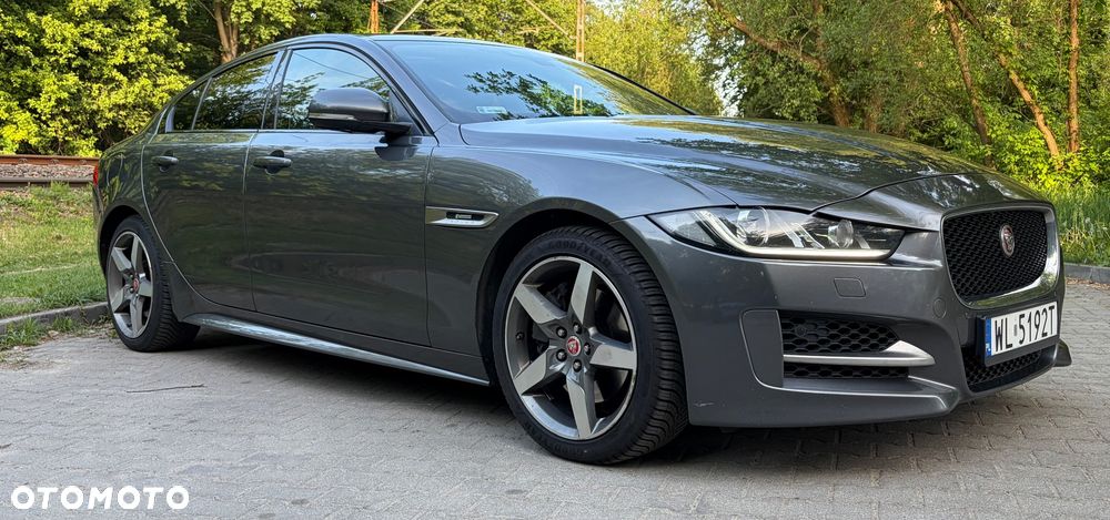 Jaguar XE 2.0 T R-Sport - 2
