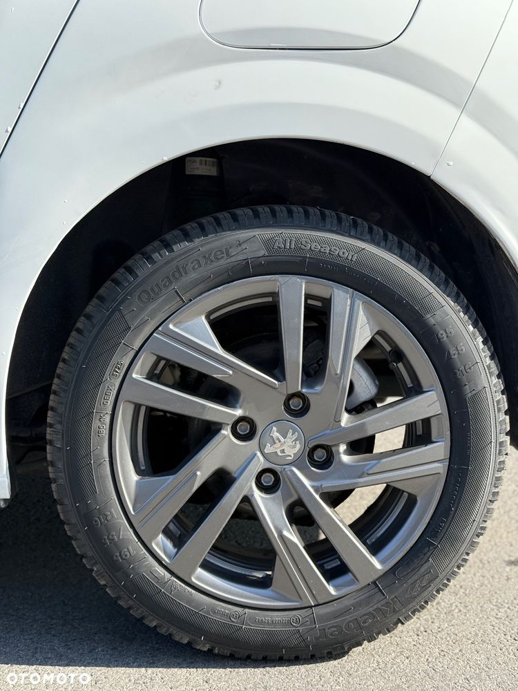 Peugeot 208 - 5