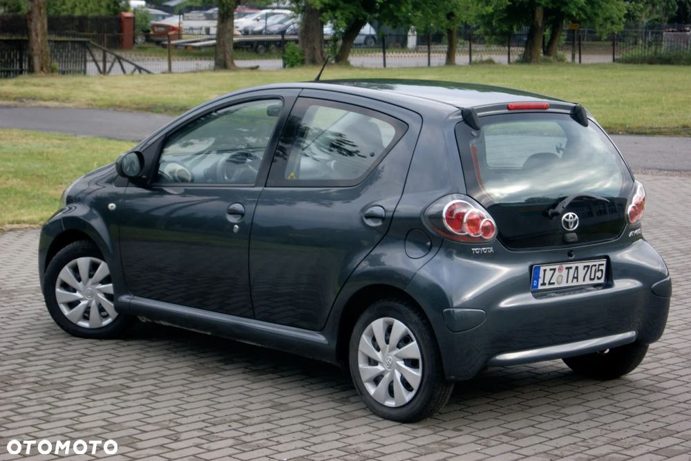 Toyota Aygo Connect - 16