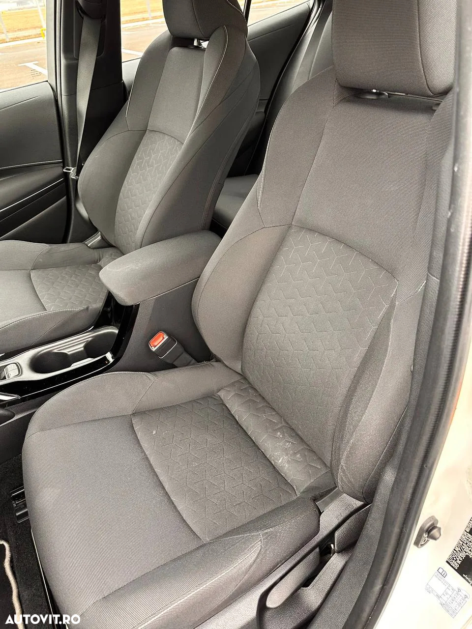 Toyota Corolla 1.8 HSD Active - 14