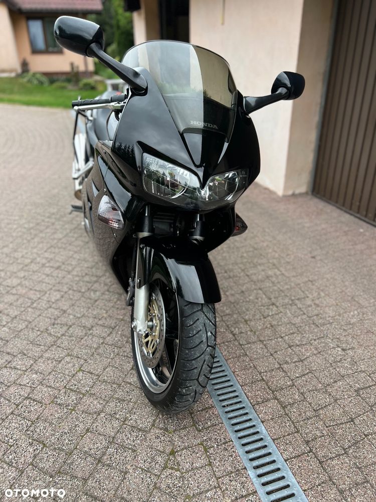 Honda VFR - 15